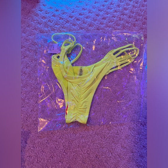 NWT Neon Yellow Forever young swimwear - Picture 2 of 5